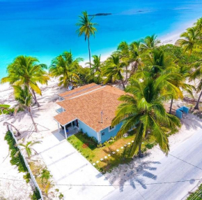 Casa Del Marjorie 2 bedroom beach house, beach right at your door steps,